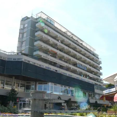 Condominio Central Palace Lignano Sabbiadoro Exterior photo