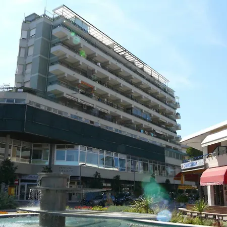 Condominio Central Palace Lignano Sabbiadoro Exterior photo